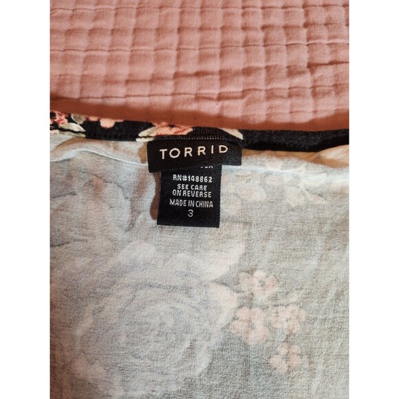 Torrid Sz 3 Black Floral Print Babydoll Front Button Peasant Boho Top Blouse - Picture 3 of 6